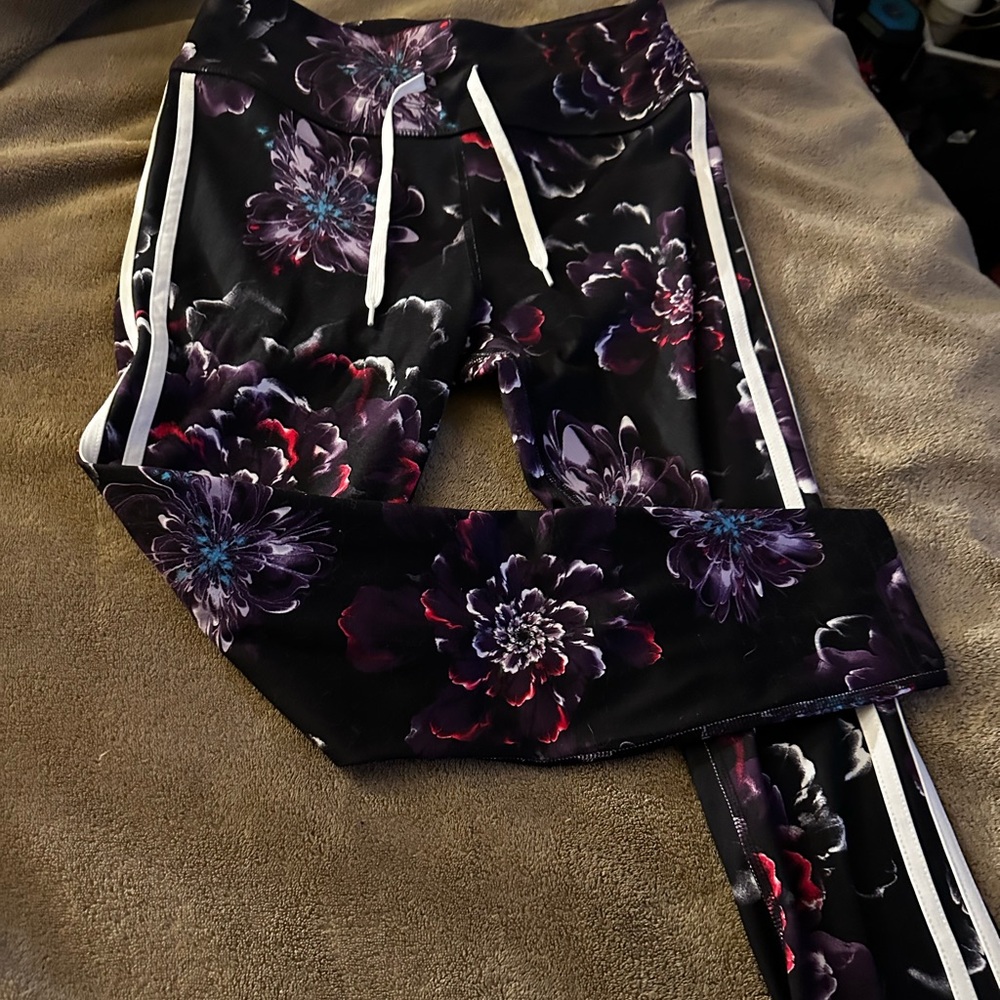 Beautiful never been worn Brand new Brand AVIA medium 8-10.